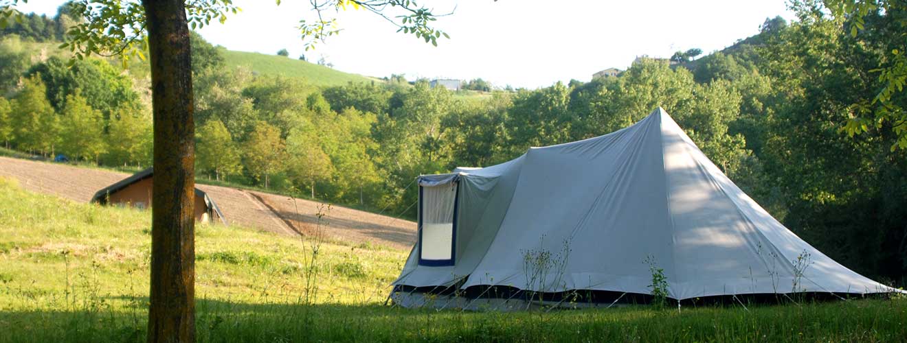 A tent on the green nature campsite at Sopra e Sotto